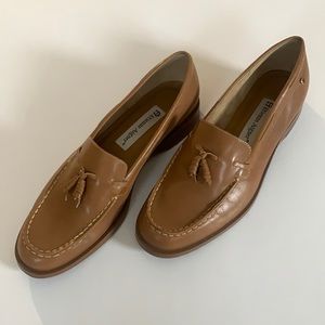 ETIENNE AIGNER tan brown leather loafers with small tassel